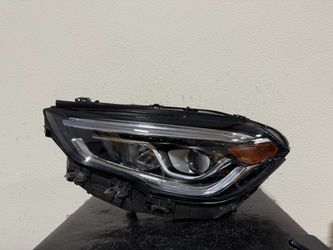 MERCEDES GLA LEFT HEADLIGHT 2021