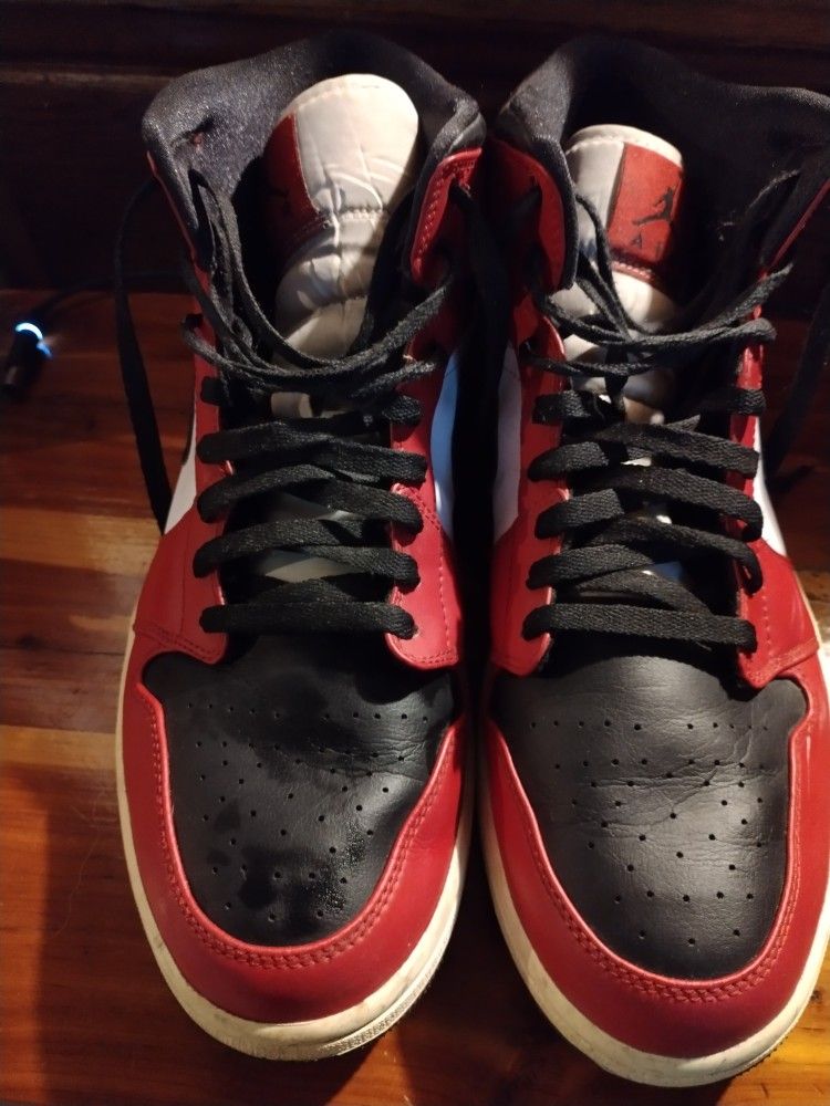 Jordan 1 Mid Chicago Black Toe 2020 - Size 13