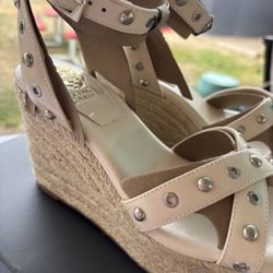 Vince Camuto In Warm Vanilla Size 7.5 New In Box. 