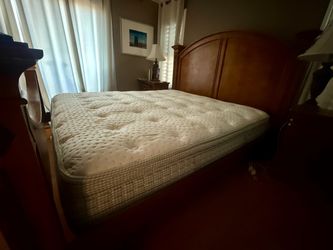 California King Luxury Mattress Latex Coils Showroom Condition Used