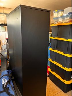 Metal closet
