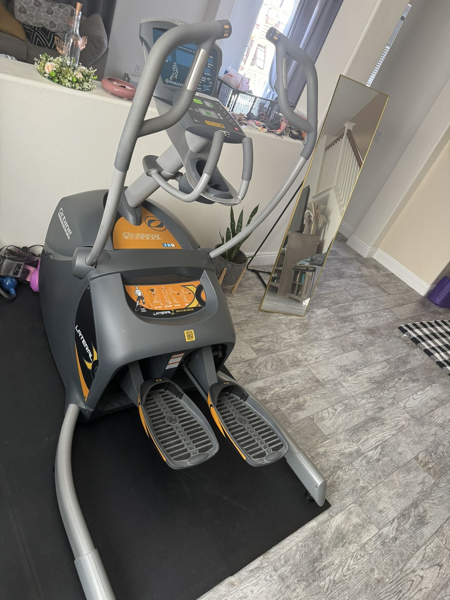 Octane Fitness Lateral Elliptical