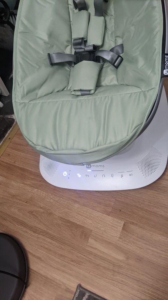 4 Moms Mama Roo  Baby Swing 