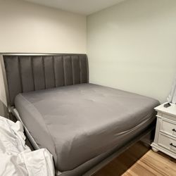 Mattress ➕ bed frame （king Size)