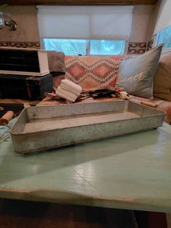 Long metal tray with wooden handles