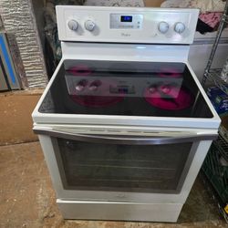 Whirlpool Electric White Stove with Convection.