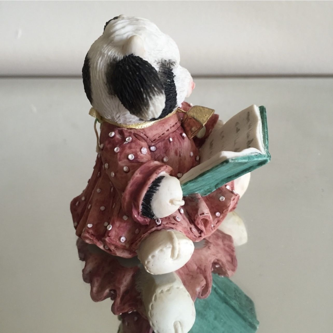 MARY'S MOO MOOS “A Christmas Cowal” Holiday Festive Cow Animal Figurine