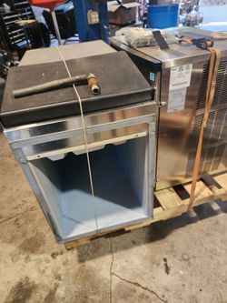 Comercial ice maker
