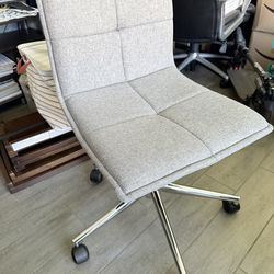 Rolling office chair
