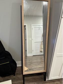 Standing mirror