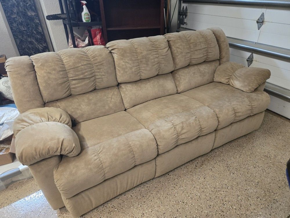 Twin recliner SOFA LIKE NEW!