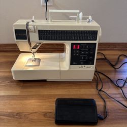 Singer 2210 Sewing Machine 
