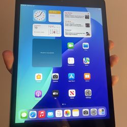 📱 Apple iPad 7th Generation – 32GB (Gray) + New Case