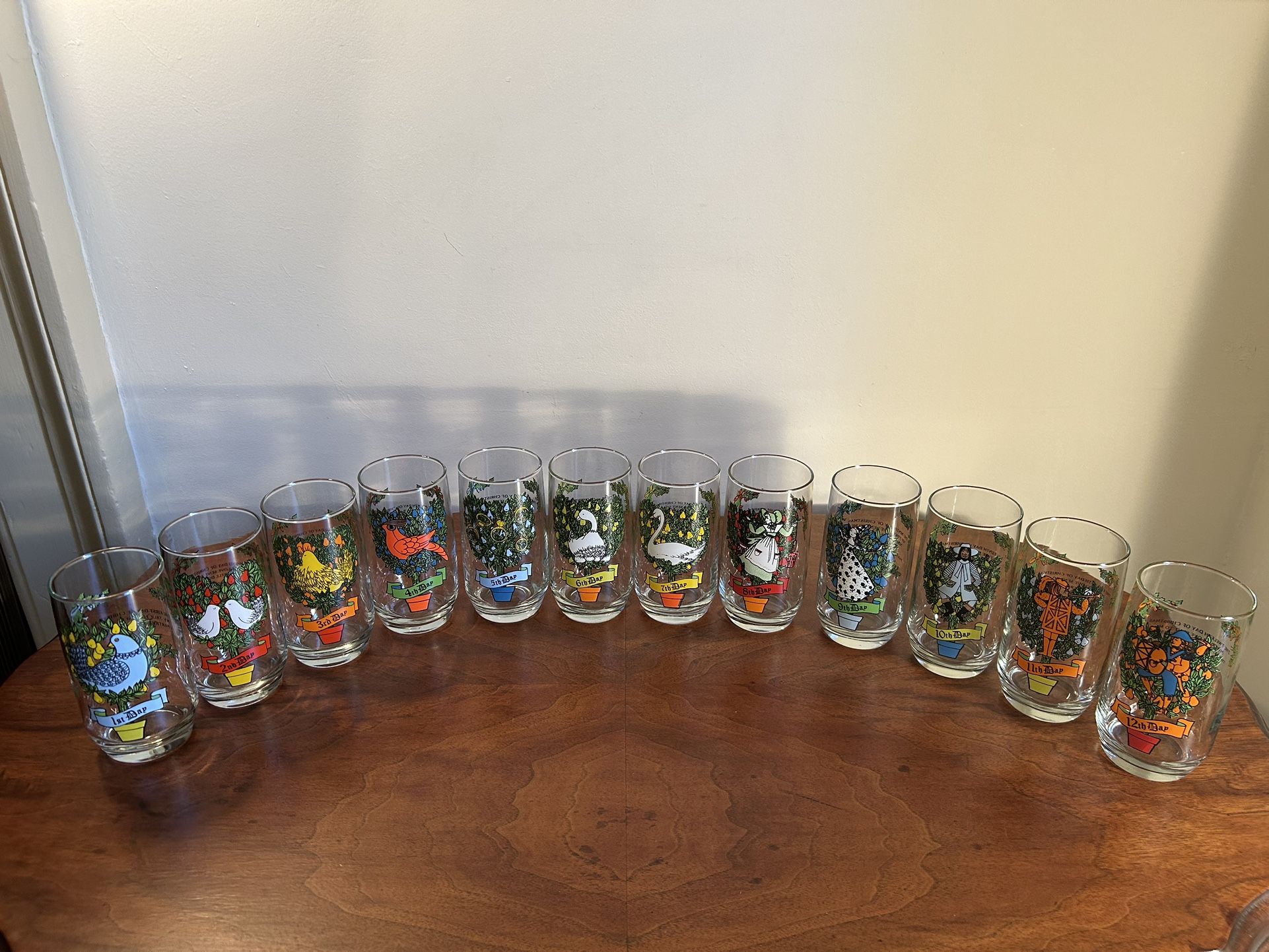 Vintage Anchor Hocking 12 Days of Christmas Tumblers - great condition