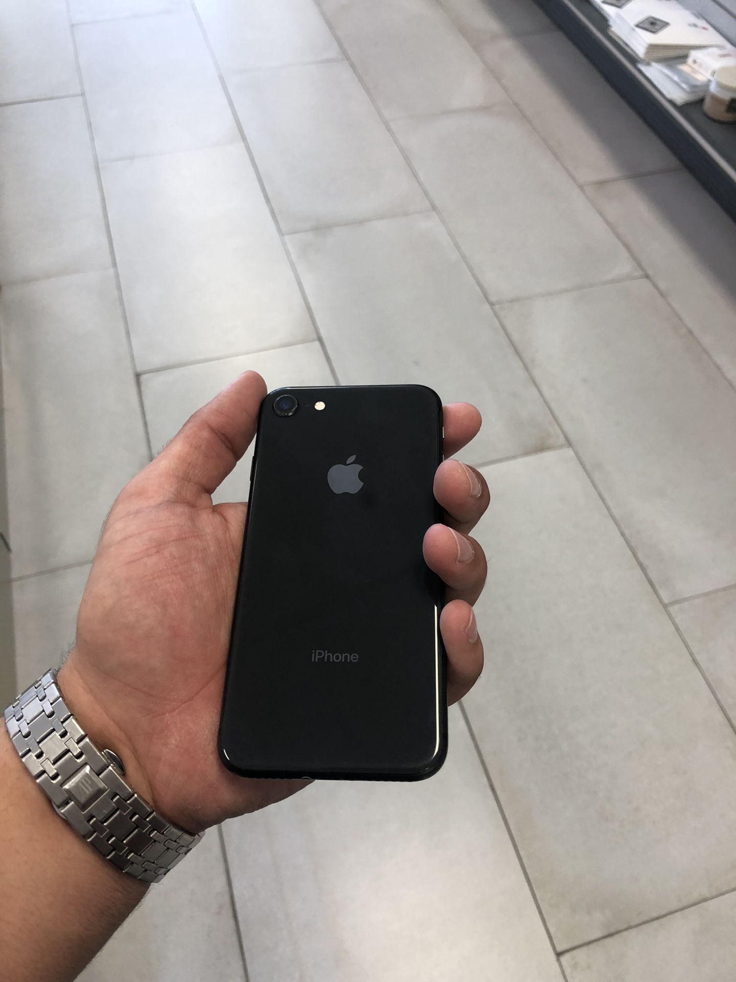 iPhone 8/ 64GB/ Factory Unlocked/ CASH $299! Or finance for a $40 down payment!