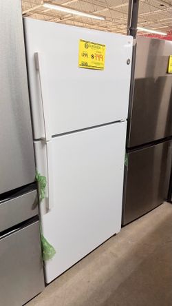 GE White Top-Freezer Refrigerator