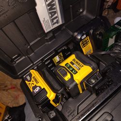 Brand New Dewalt 360° Laser Lever With 5ah Battery & Charhger