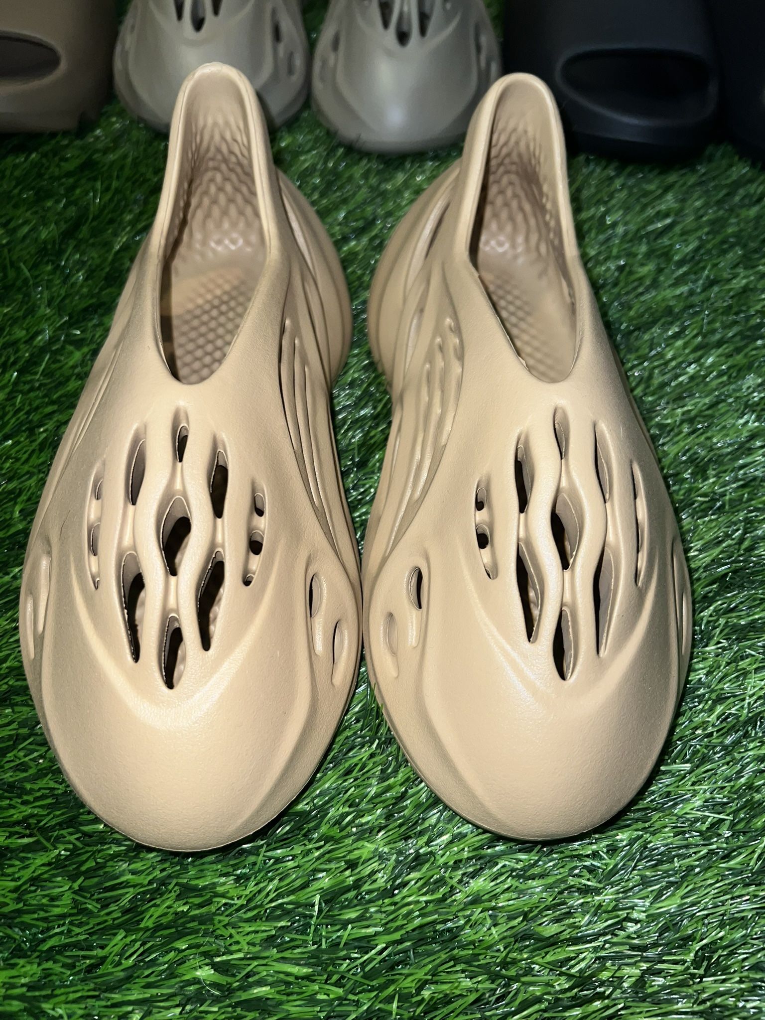 Yeezy Foamrunners ‘Ochre’