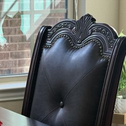 8 Chair And Dining Table 1500$ And Cabinate China 1000$  