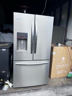 Frigidaire Gallery 36 in. 28 cu. ft. Standard Depth French Door Refrigerator in Smudge-Proof Stainless Steel with Dual Ice Maker