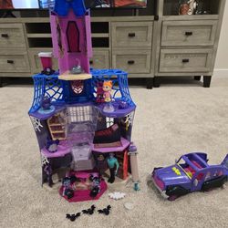 Disney Jr Vamparina  Scare B&d Dollhouse With Accessories 