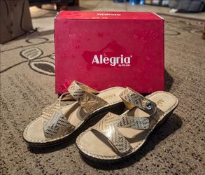 Alegria Dazzler Loti Wedge Sandals - size 6.5-7