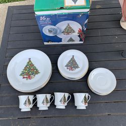16 Pcs Dinnerware Set By Sea Gull Fine China With Christmas Tree & Gold Edge
