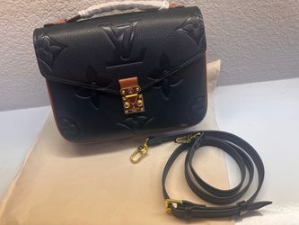 Black purse