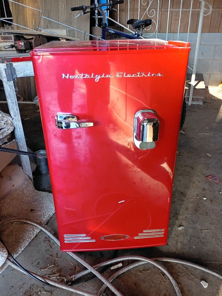 Mini Fridge (NEW)