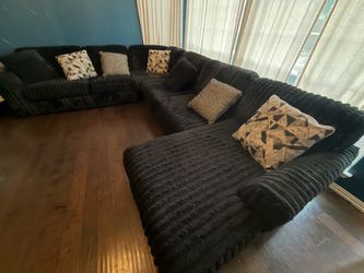 Large Black Sectional Sofa with Chaise