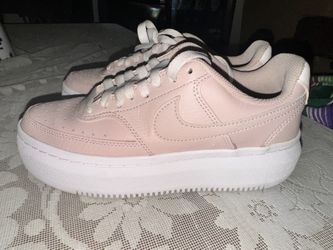 Nike Court Alta