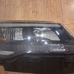 2016-2019 Ford Explorer Right Passenger Side Headlight Oem 