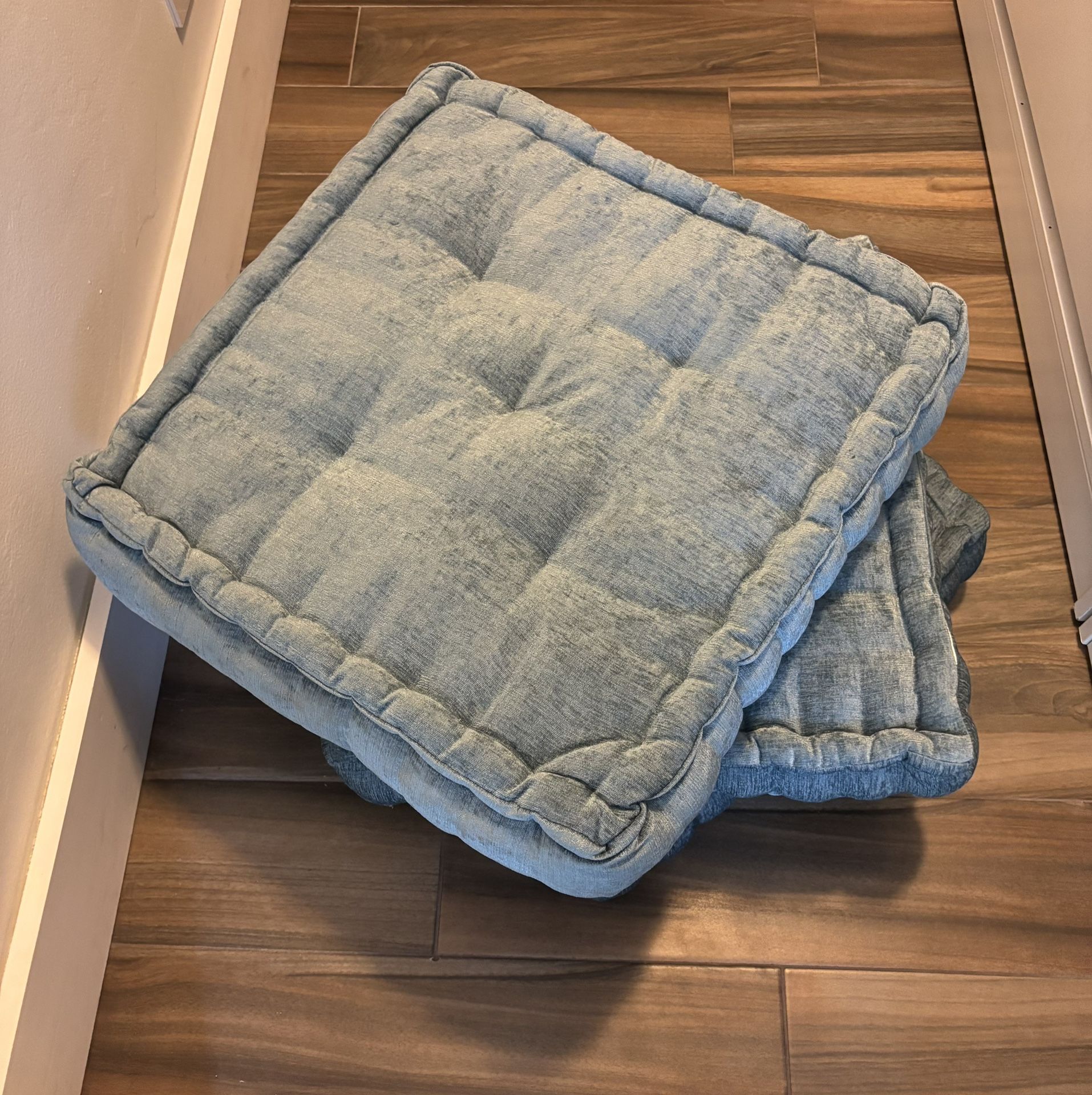 Floor cushions 6
