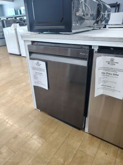 $984(MSRP$1299) Samsung Tall Tub Dishwasher with Stainless Steel Interior and Digital Touch Controls