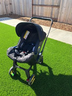 Doona infant stroller excellent condition