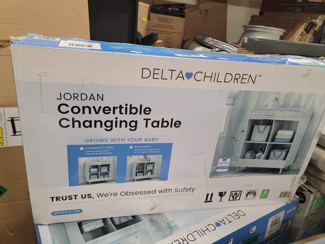 Delta convertible changing table or bookshelf. 39x18.5x34"
$130 FIRM
