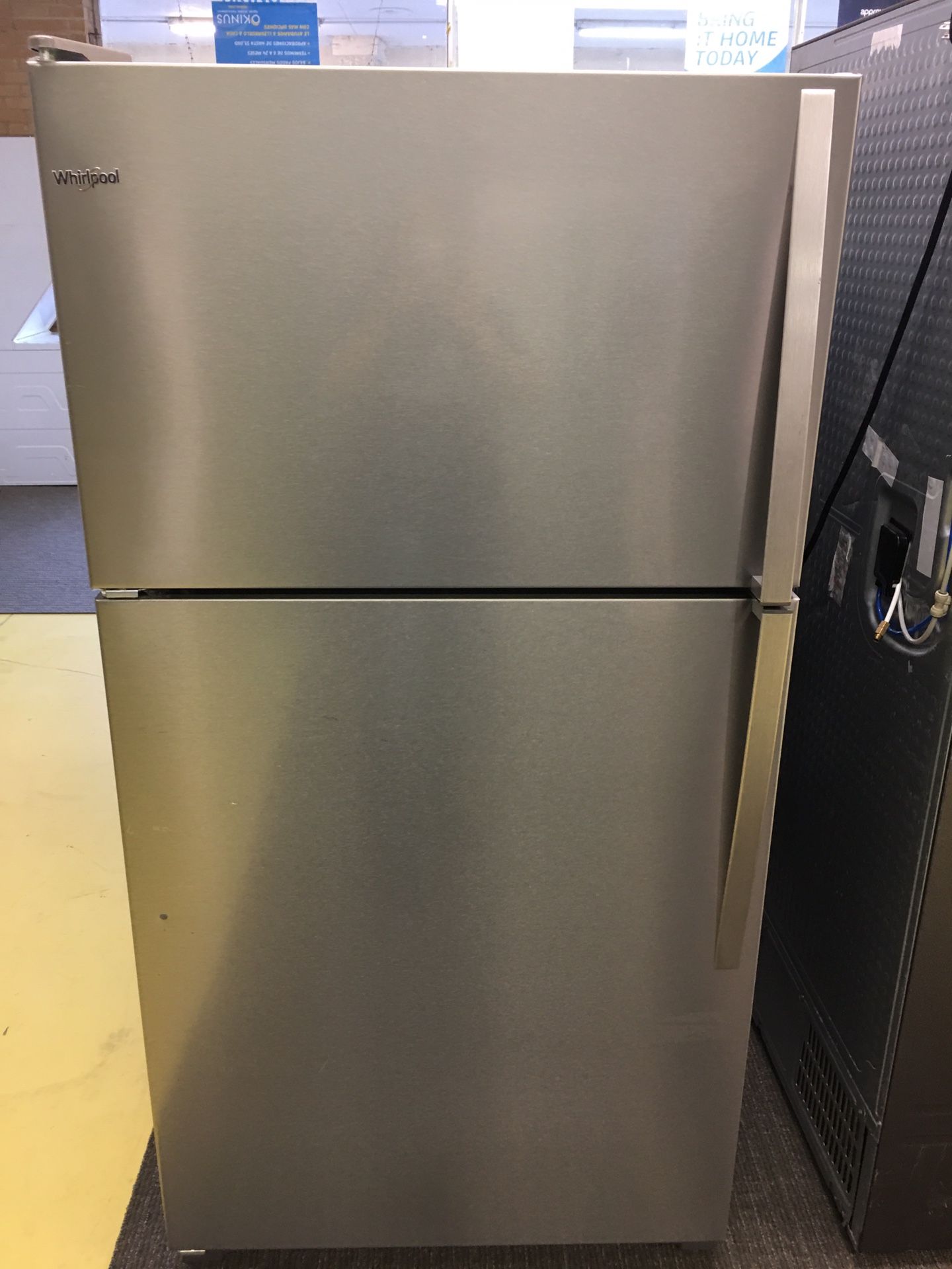 Whirlpool Refrigerator Stainless Steel Top Freezer Scraches Dent With Warranty No Credit Check Just $54 de Enganche You take home Today Cash Price $4