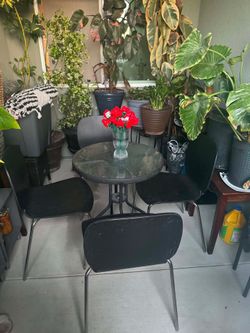 Table with 4 chairs