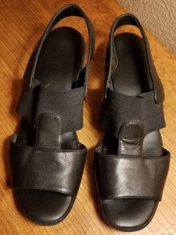 CABIN CREEK BLACK SANDALS.