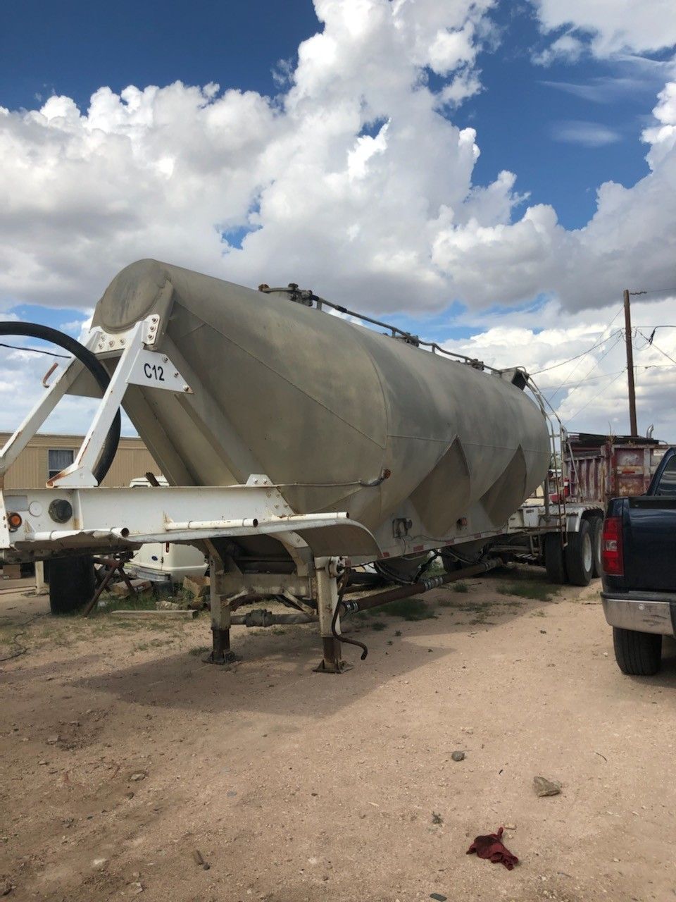 1979 Fruehauf Pneumatic Trailer