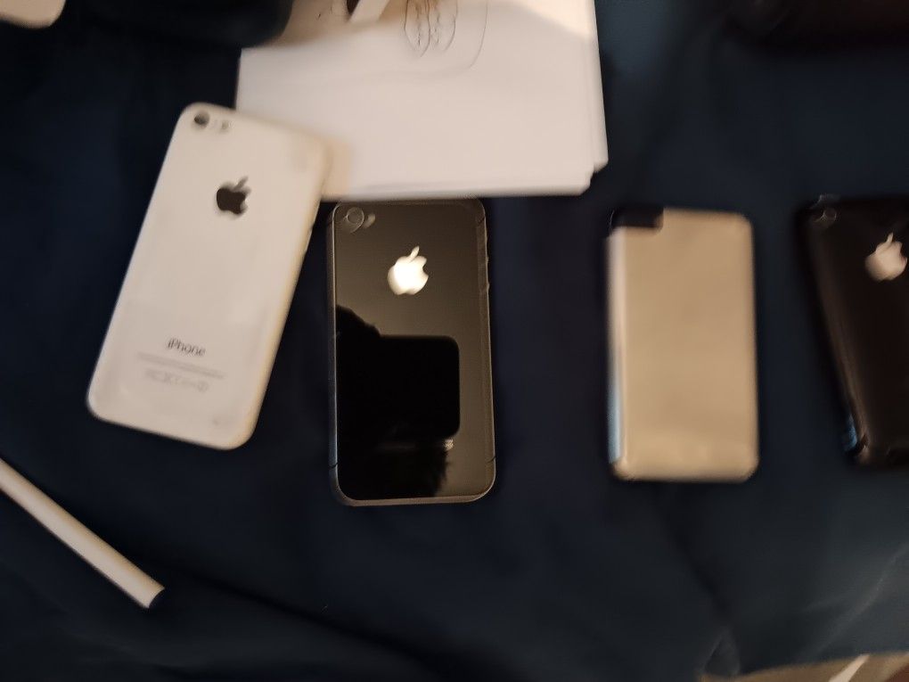 5 Vintage Iphones