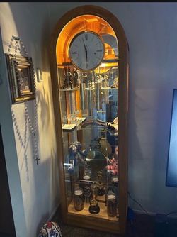 Howard Miller grandfather clock works great moving