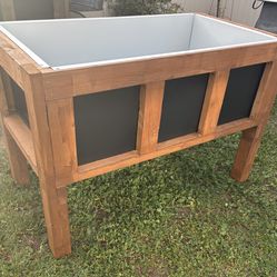 Heavy duty lifted planter box