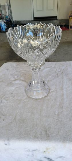 Crystal bowl on the stem.