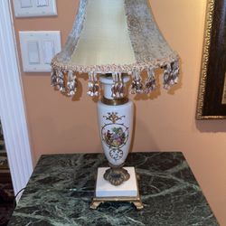 GORGEOUS VINTAGE EUROPEAN PORCELAIN LAMP