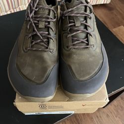 New In Box Vivo Barefoot Tracker Shoes