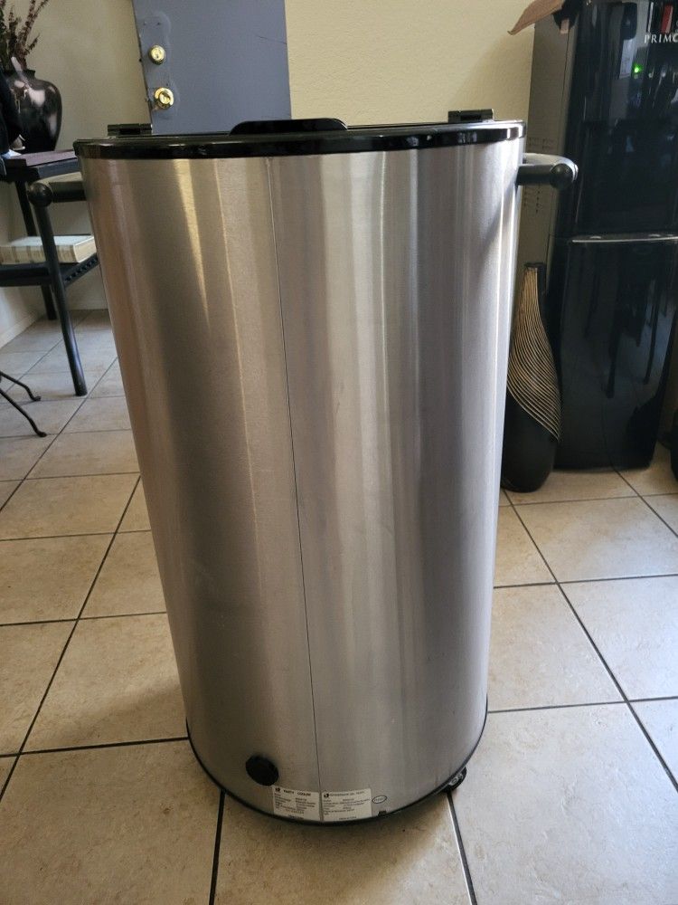 Round Cooler On Wheels
