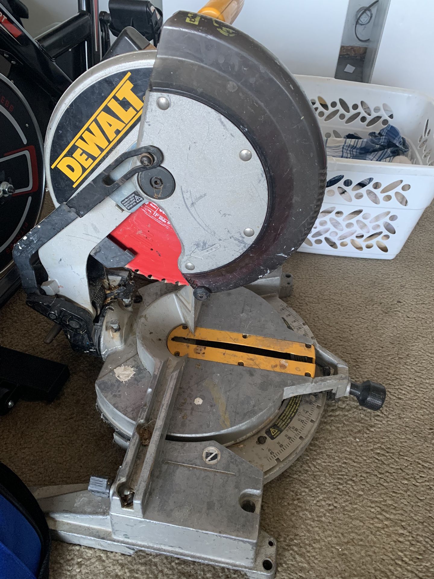 dewlt 12" compound mitter saw electric