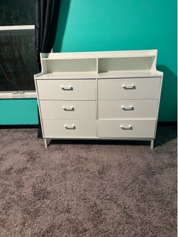White 6-Drawer Dresser with Top Shelf