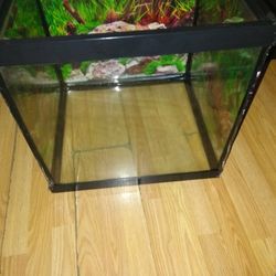 27 Gallon Fish Tank Good Condition